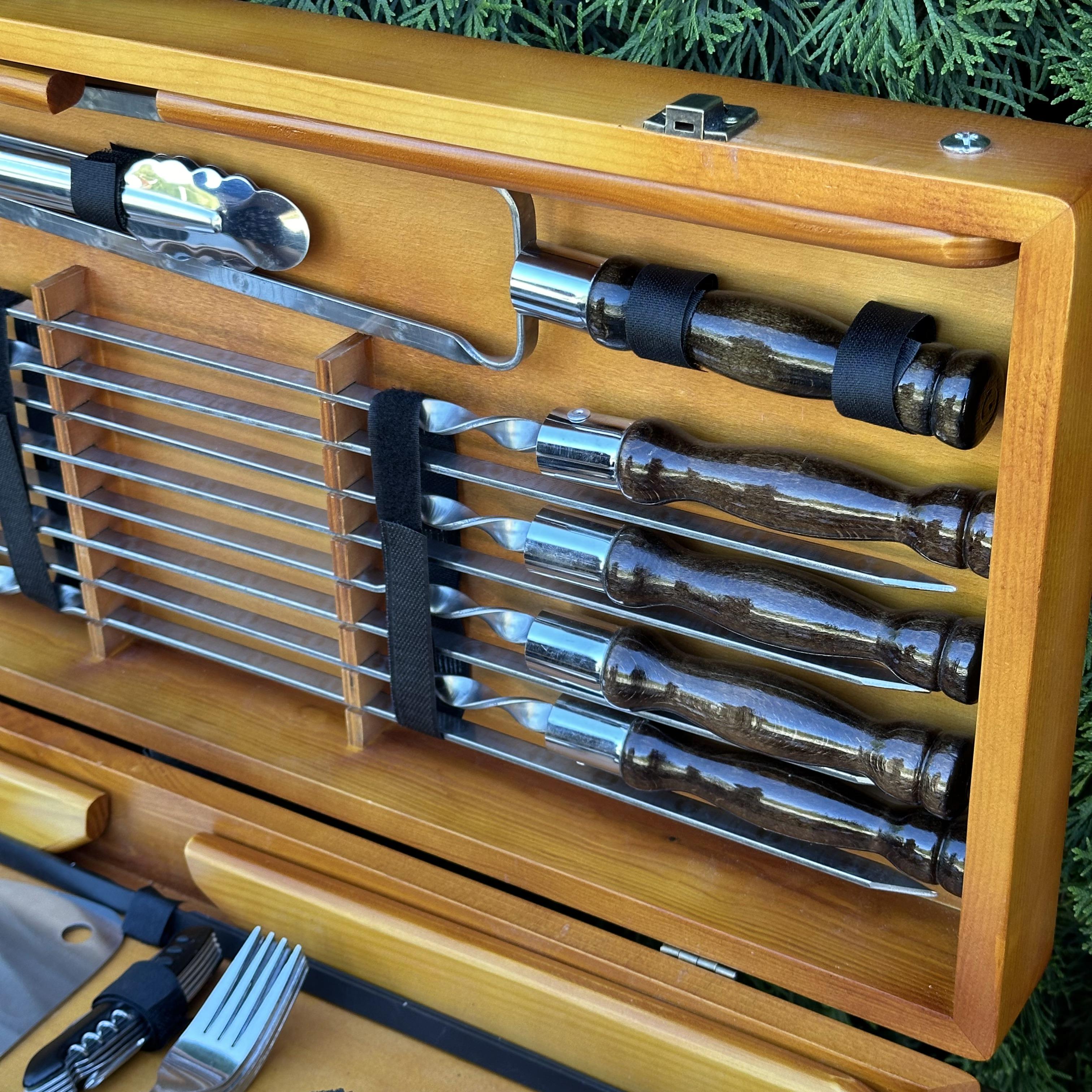 Подарунковий набір шампурів Mzavod Пікнік із нержавіючої сталі в дерев’яному кейсі-стілі 680x300x110 мм (136-17-1191510000808) - фото 8 Подарунковий набір шампурів Mzavod Пікнік із нержавіючої сталі в дерев’яному кейсі-стілі 680x300x110 мм (136-17-1191510000808) - фото 8