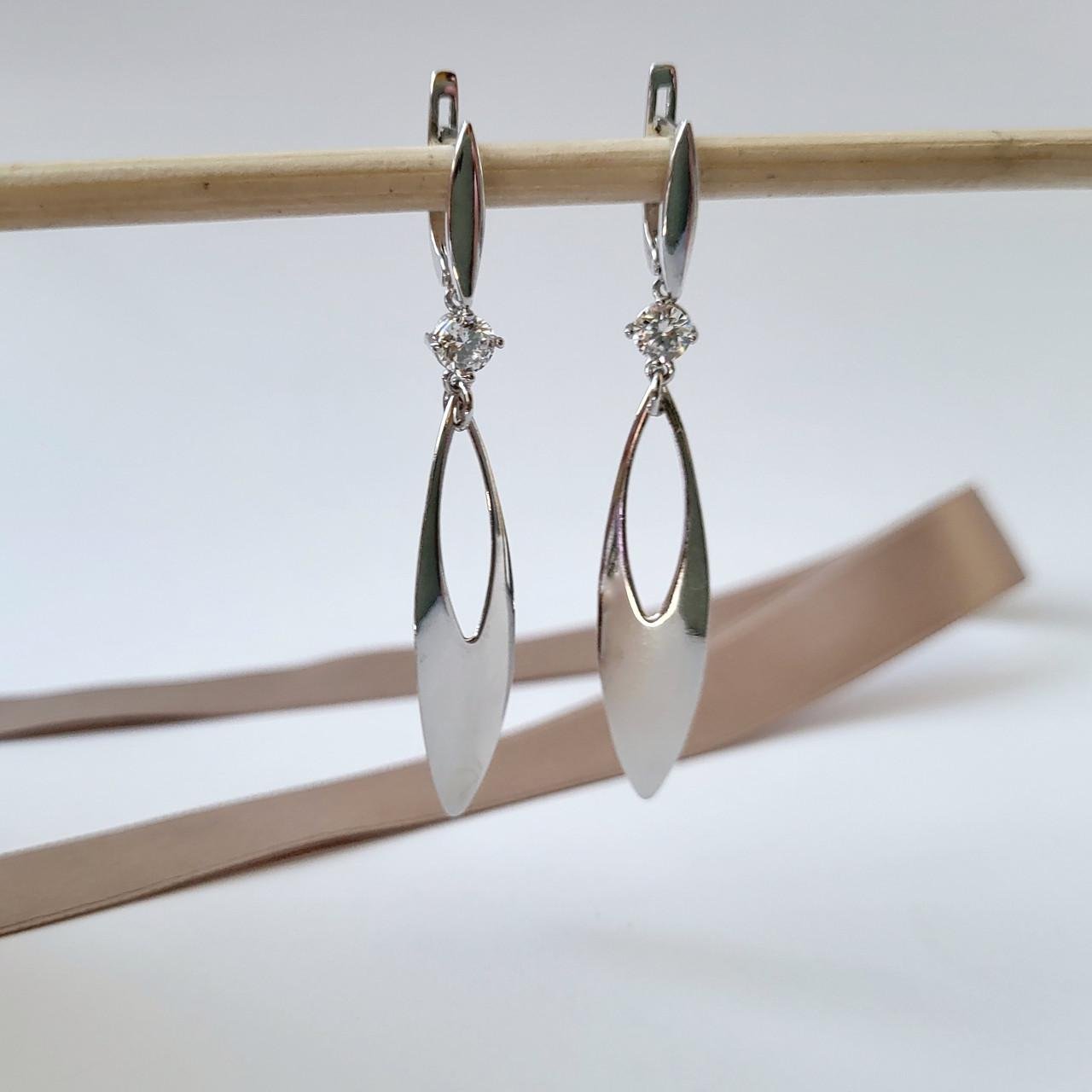 Серьги Палочки с белыми камнями из серебра 925 пробы 4 г (5157р)