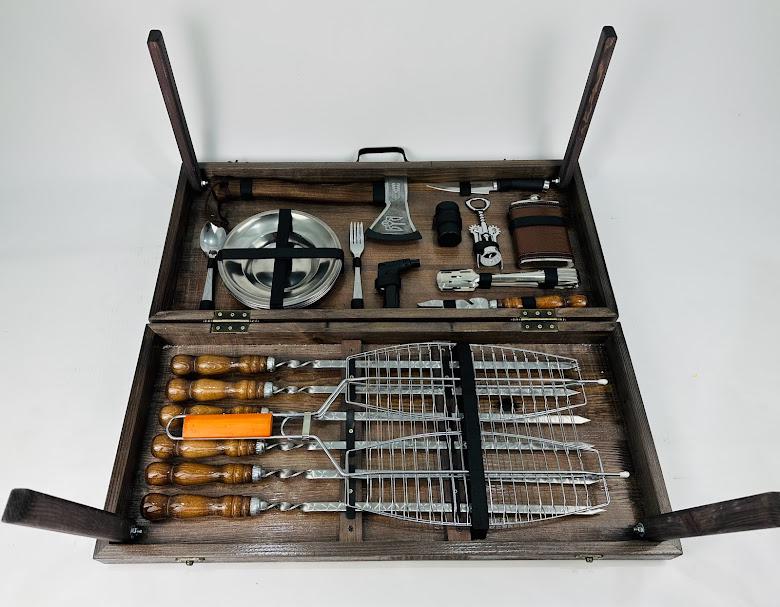 Набор шампуров с аксессуарами для пикника Титан в деревянном кейсе-трансформере ручной работы 37 предметов Коричневый (138-10-KS-7505) - фото 4 Набор шампуров с аксессуарами для пикника Титан в деревянном кейсе-трансформере ручной работы 37 предметов Коричневый (138-10-KS-7505) - фото 4