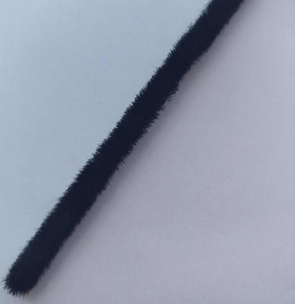 Вставная-щетка пылезащитная 4,8х6 мм Черный (25739777)