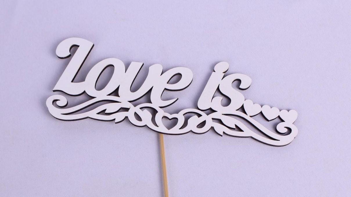 Топпер "Love is..." 16х6 см (1431) Топпер "Love is..." 16х6 см (1431)