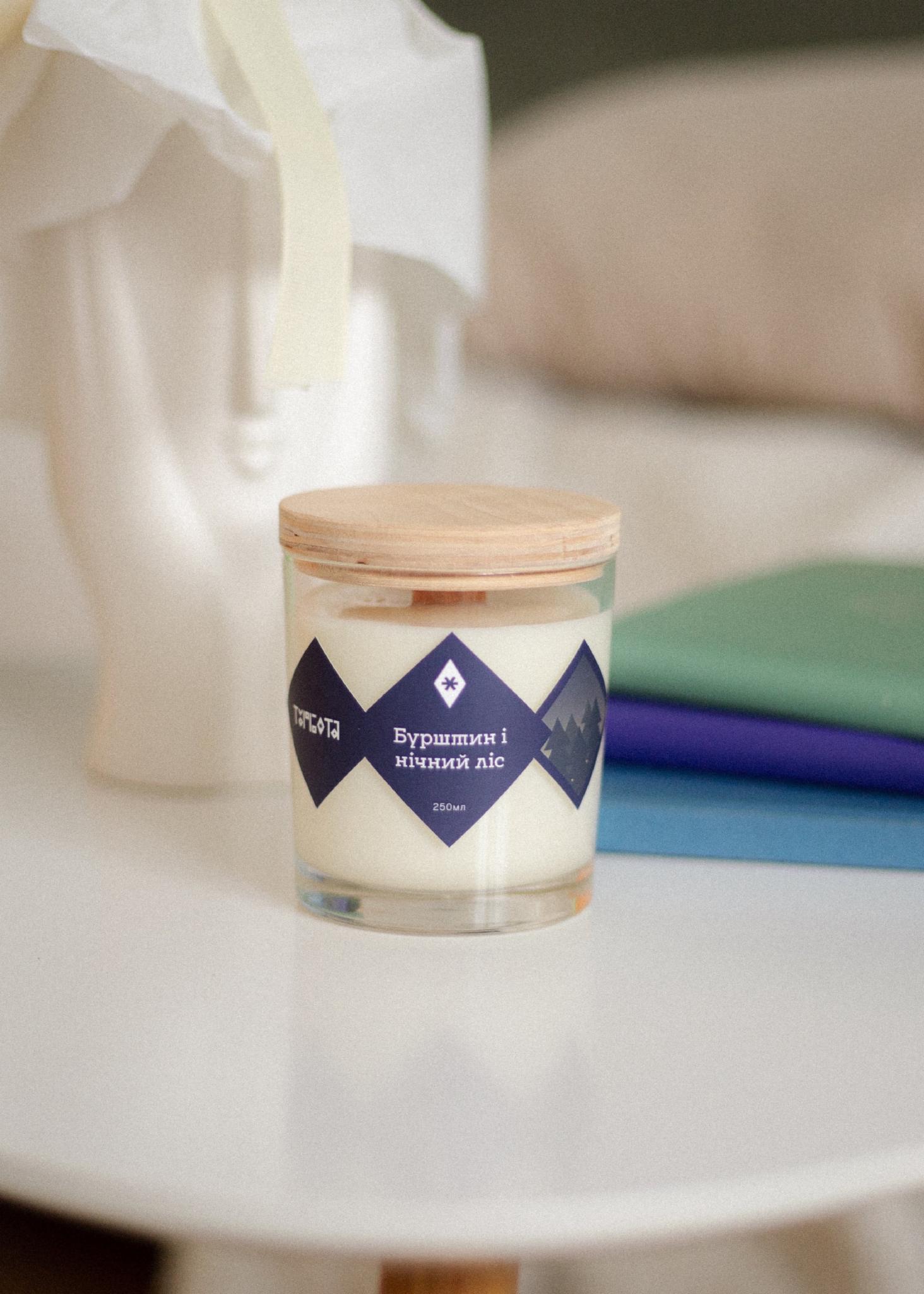 Аромасвечка соевая "Бурштин і нічний ліс"