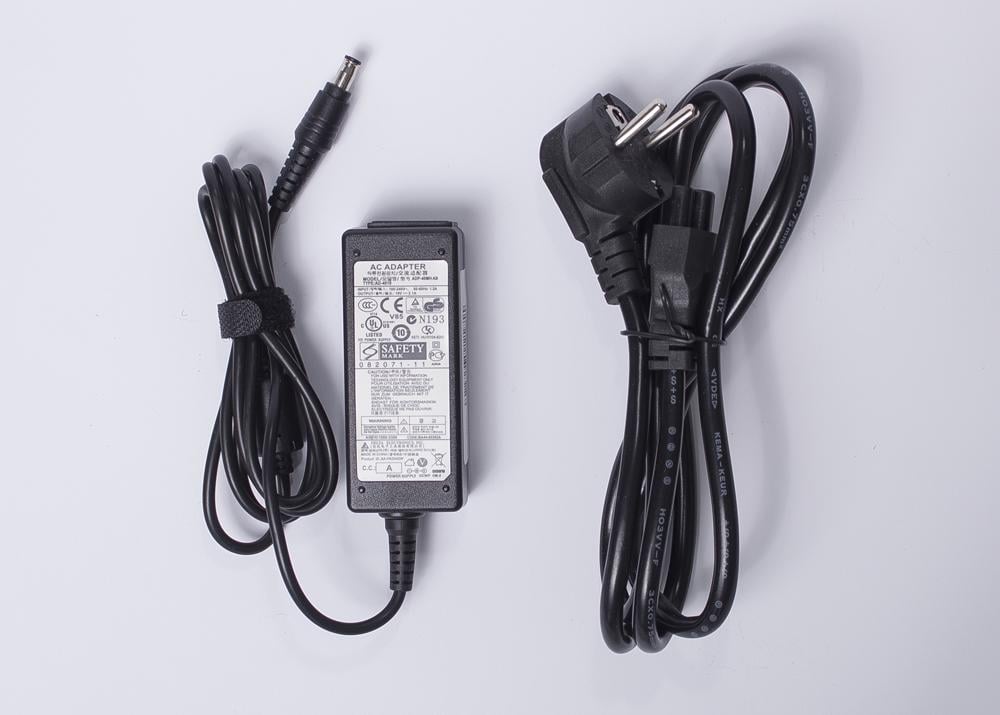 Блок питания для ноутбука S AMSUNG 19 V 2,1 A 40 W 5,5x3,0 мм