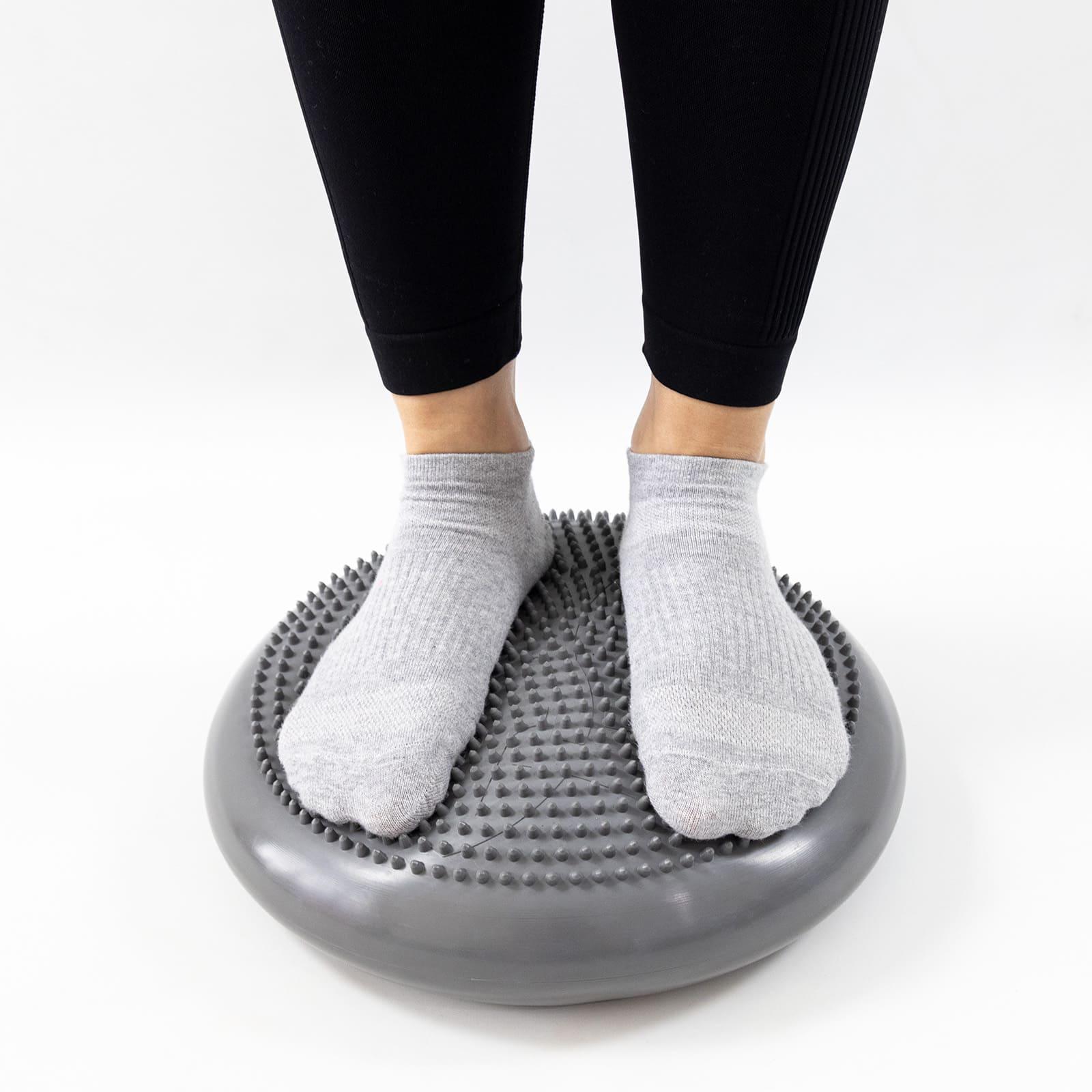 Балансировочная подушка OSPORT для фитнеса с насосом Серый (OF-0300) - фото 3 Балансировочная подушка OSPORT для фитнеса с насосом Серый (OF-0300) - фото 3