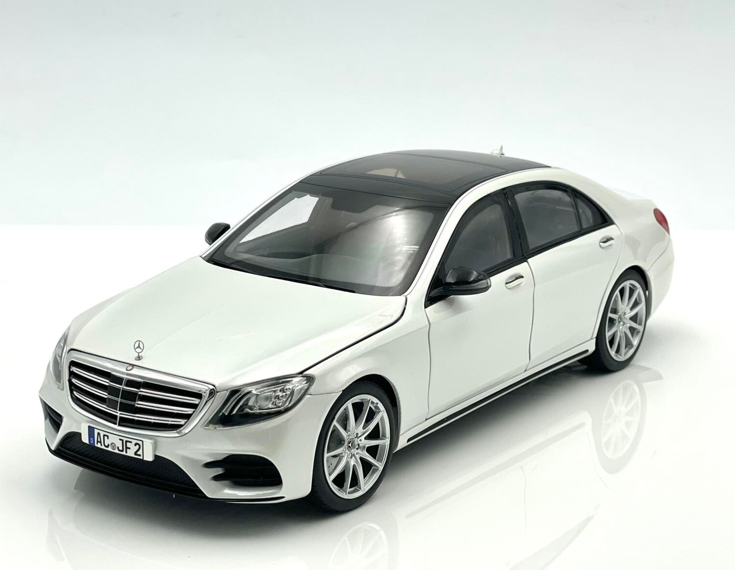 ᐉ Модель автомобиля Norev 1:18 Mercedes-Benz S-Class W222 AMG