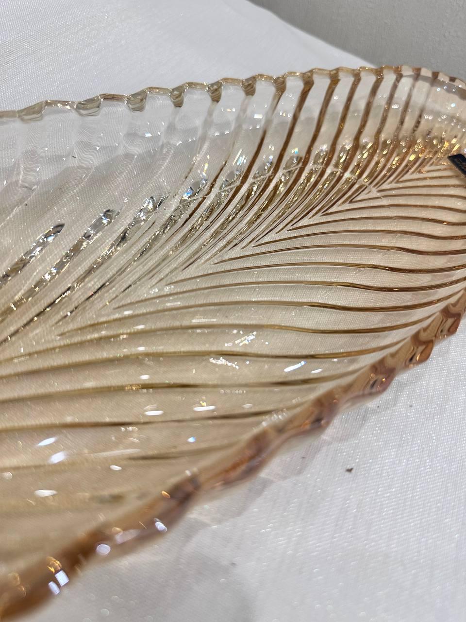 Блюдо сервировочное Lirmatur Гофре стекло 39 см Золотистый (17660750) - фото 3 Блюдо сервировочное Lirmatur Гофре стекло 39 см Золотистый (17660750) - фото 3