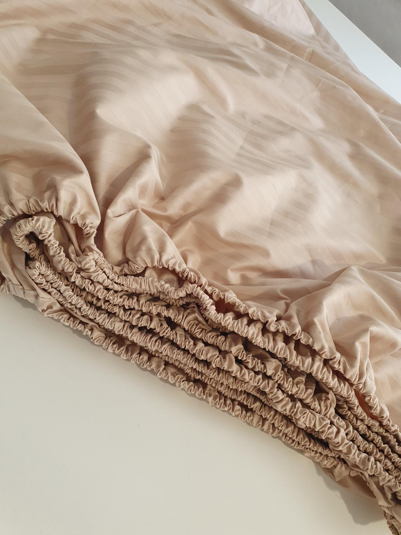 Комплект постельного белья Латте страйп-сатин Евро 200х220 см простынь на резинке 160х200 см наволочки 50х70/70х70 см Бежевый (04020503-13) - фото 2