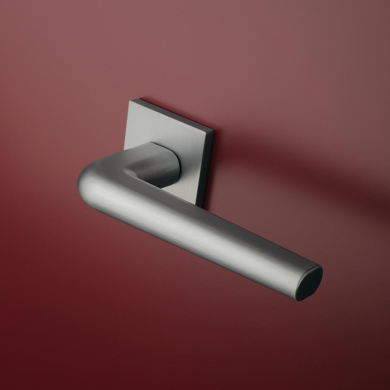 Дверная ручка APRILE Funkia Q 7S тонкая розетка Сатин хром