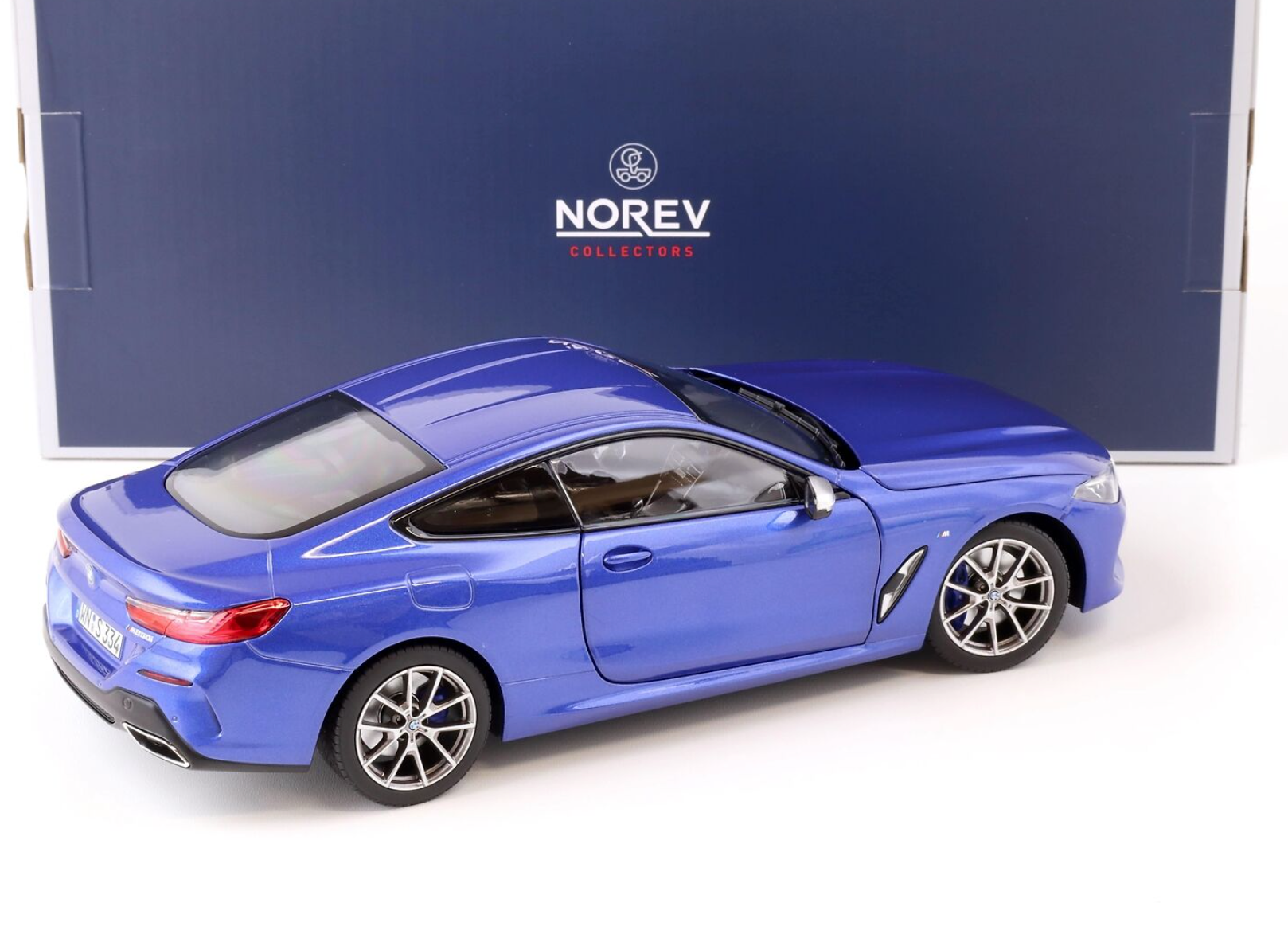 Модель автомобіля Norev 1:18 BMW M8 G15 850i Coupe Limited Edition 200 Pcs Blue Metallic (183286) - фото 4