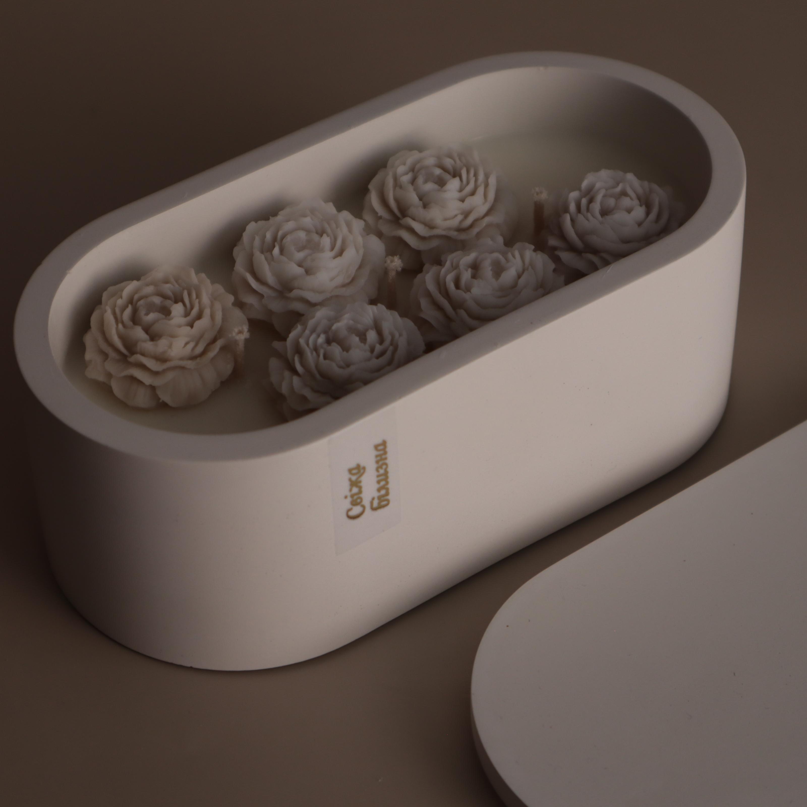 Аромасвічка соєва Wax Harmony Ваніль у гіпсовому кашпо з бежевими півоніями 300 г Білий (1000591)