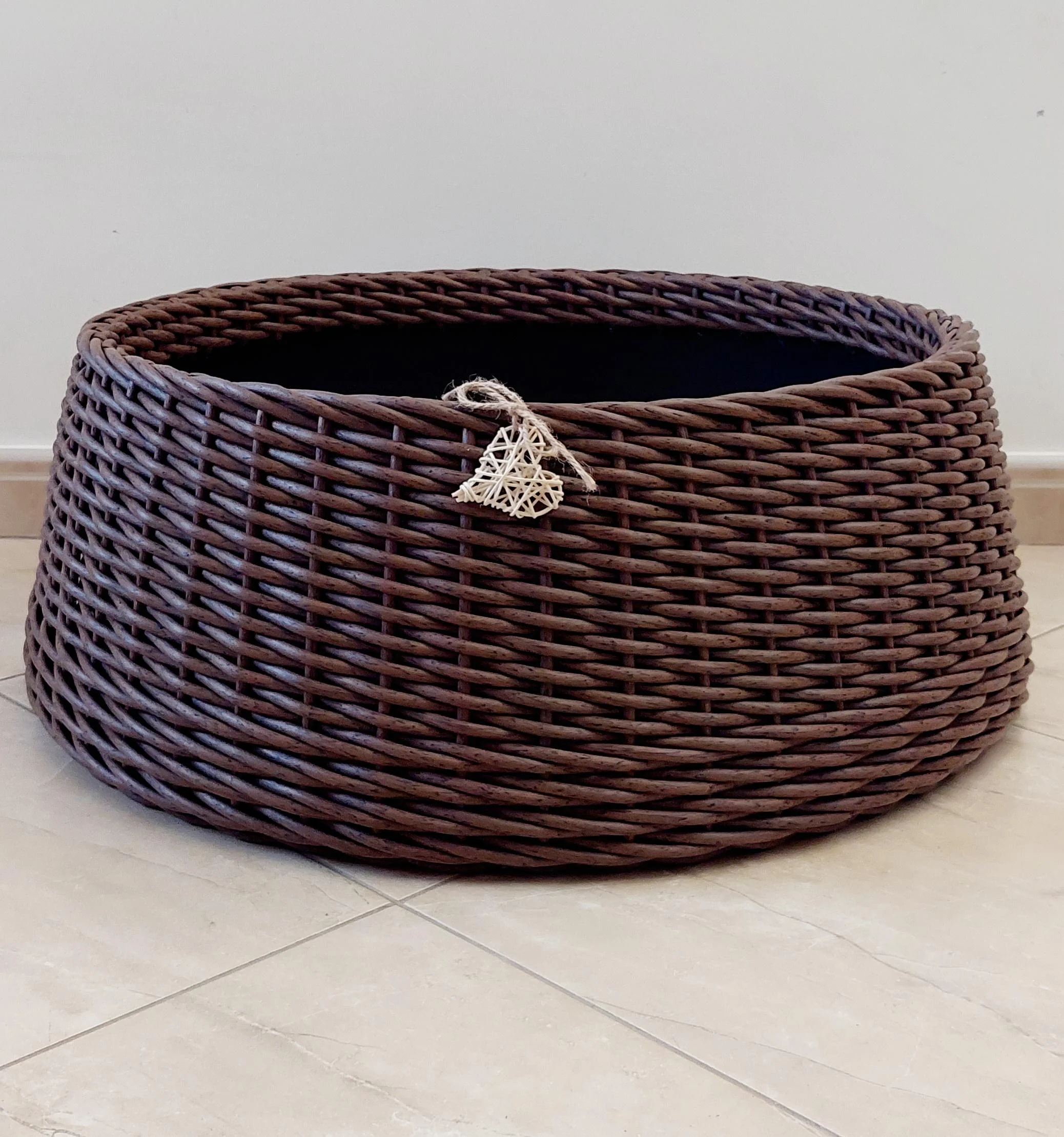 Спідничка під ялинку із штучного ротангу 66х75х27 см XL Коричневий (33098113) - фото 2 Спідничка під ялинку із штучного ротангу 66х75х27 см XL Коричневий (33098113) - фото 2