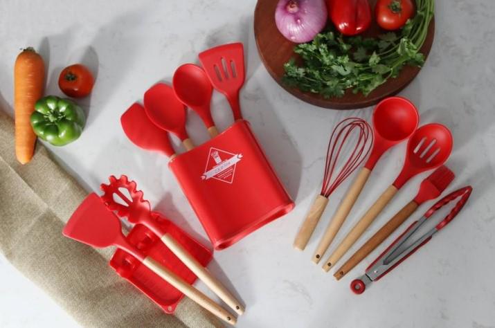 Набор кухонных принадлежностей ZP-053 силикон с деревянной ручкой 12 пр. Красный - фото 2 Набор кухонных принадлежностей ZP-053 силикон с деревянной ручкой 12 пр. Красный - фото 2