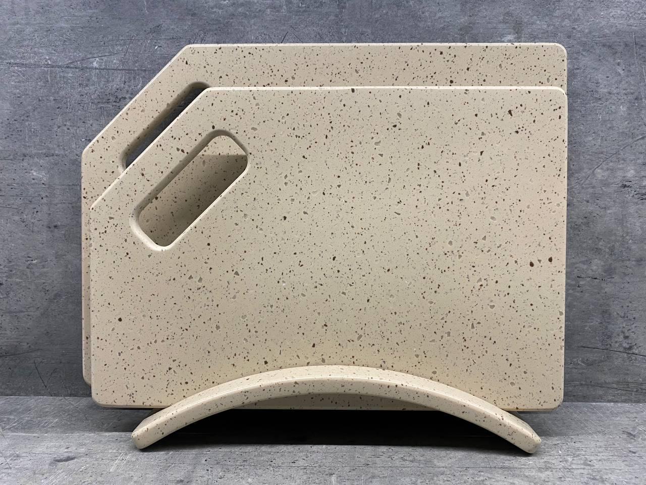 Набір дощок кухонних Ivory Essence із штучного каменю на підставці 2 шт. (234) - фото 1 Набір дощок кухонних Ivory Essence із штучного каменю на підставці 2 шт. (234) - фото 1