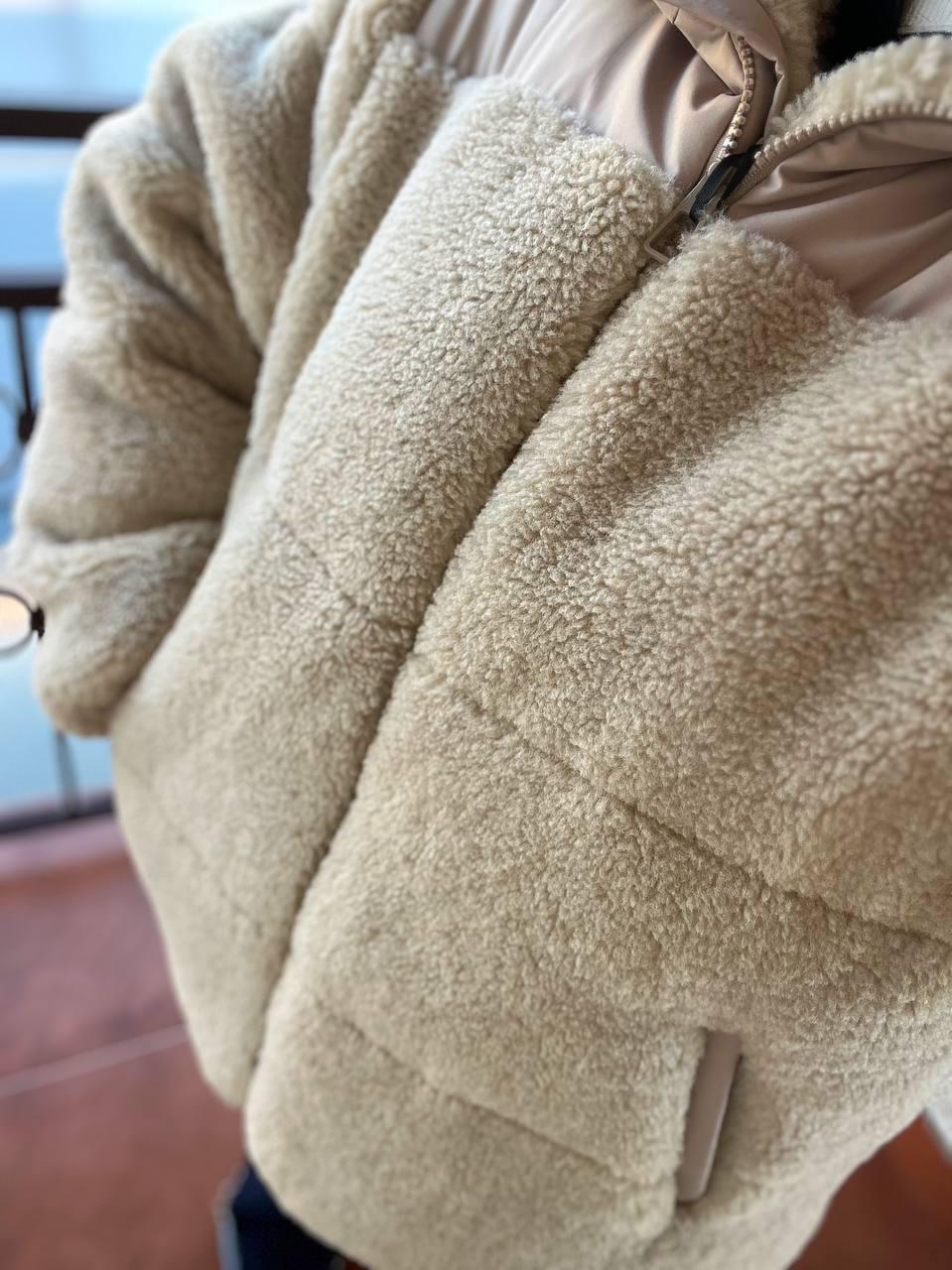 Куртка женская Lady Yep 9055 тедди комбинированная искусственный мех оверсайз с капюшоном р. 44-48 Бежевый (3054) - фото 2