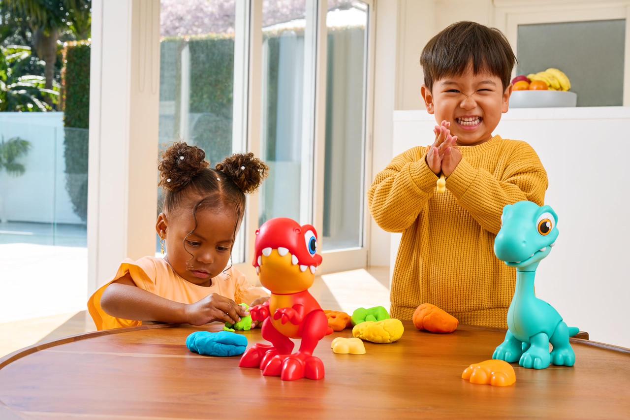 Ігровий набір з динозавром Тирексом та тестом для ліплення Zuru Smashers Junior Dino Dig Large Egg T-Rex - фото 2 Ігровий набір з динозавром Тирексом та тестом для ліплення Zuru Smashers Junior Dino Dig Large Egg T-Rex - фото 2