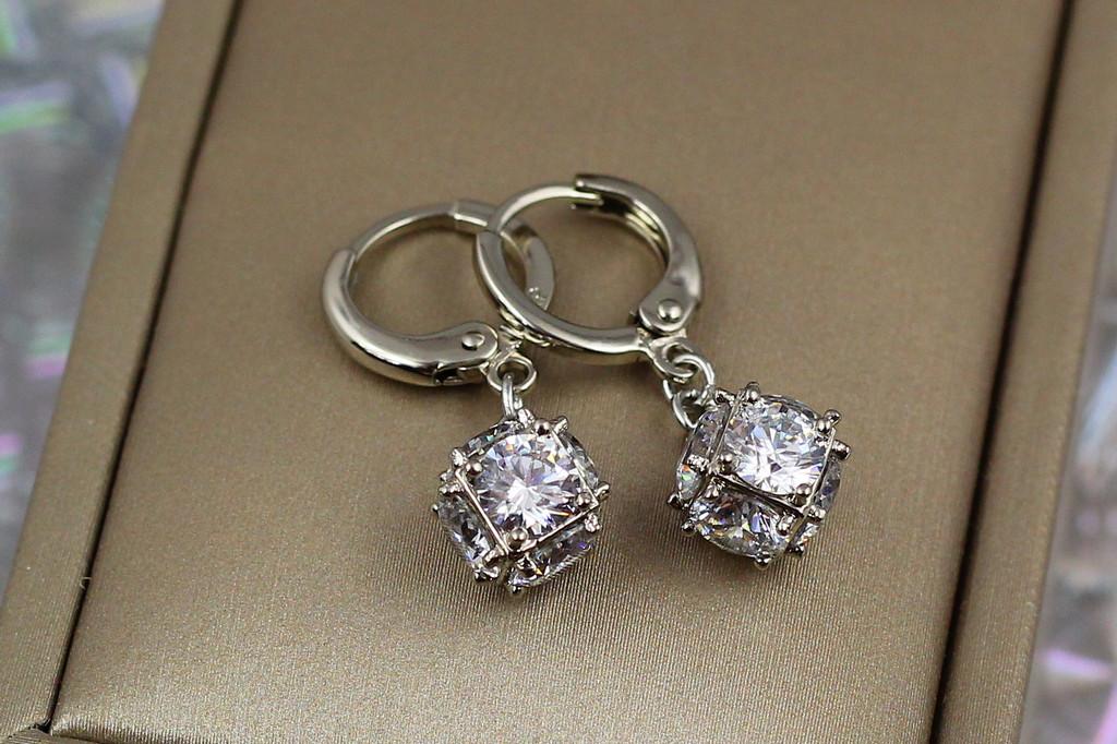 Сережки Xuping Jewelry фіанти в кубику 8 мм 2,8 см Сріблястий