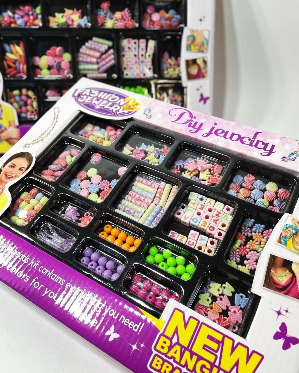 Набор бисера 517 одноцветные/разноцветные и фигурные бусины в коробке - фото 3 Набор бисера 517 одноцветные/разноцветные и фигурные бусины в коробке - фото 3