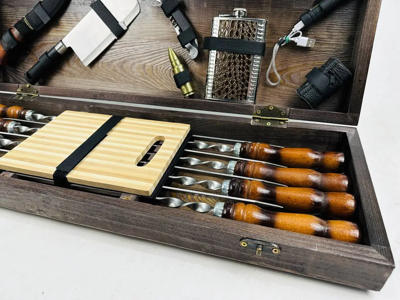 Набір шампурів у кейсі Грізлі люксовий ящик дерев'яний з нержавіючої сталі (2-10-KS-7808) - фото 3 Набір шампурів у кейсі Грізлі люксовий ящик дерев'яний з нержавіючої сталі (2-10-KS-7808) - фото 3