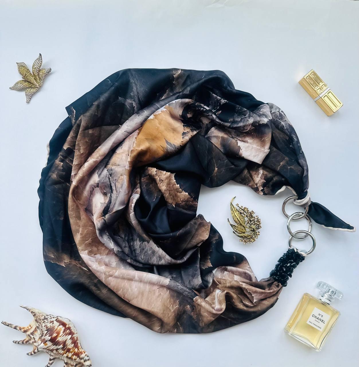 Платок My Scarf Тайна ночь украшена агатом 90x90 см (27207384) Платок My Scarf Тайна ночь украшена агатом 90x90 см (27207384)