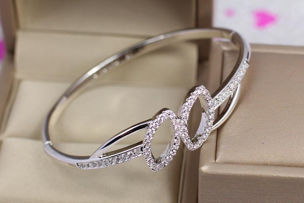 Браслет бэнгл Xuping Jewelry Миндалинки 57 мм15 мм на руку 16-18 см Серебристый (1405411439)