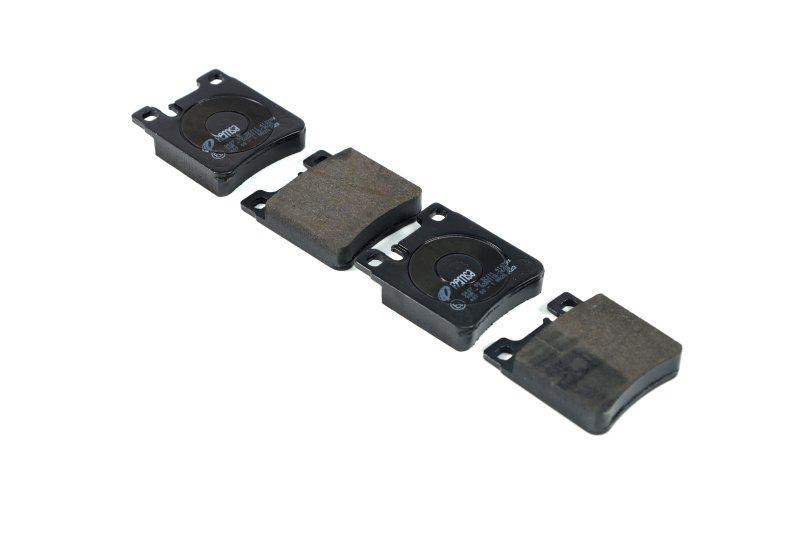 Тормозные колодки дисковые REMSA Mercedes C-Class W202 задние (0407.00)