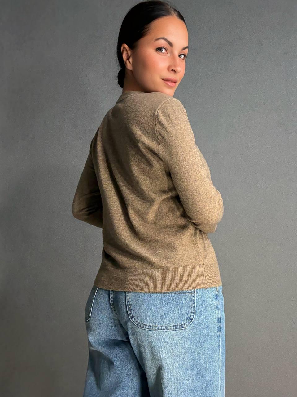 Кардиган женский AN 82896 однотонный на пуговицах универсальный One Size Коричневый - фото 3 Кардиган женский AN 82896 однотонный на пуговицах универсальный One Size Коричневый - фото 3