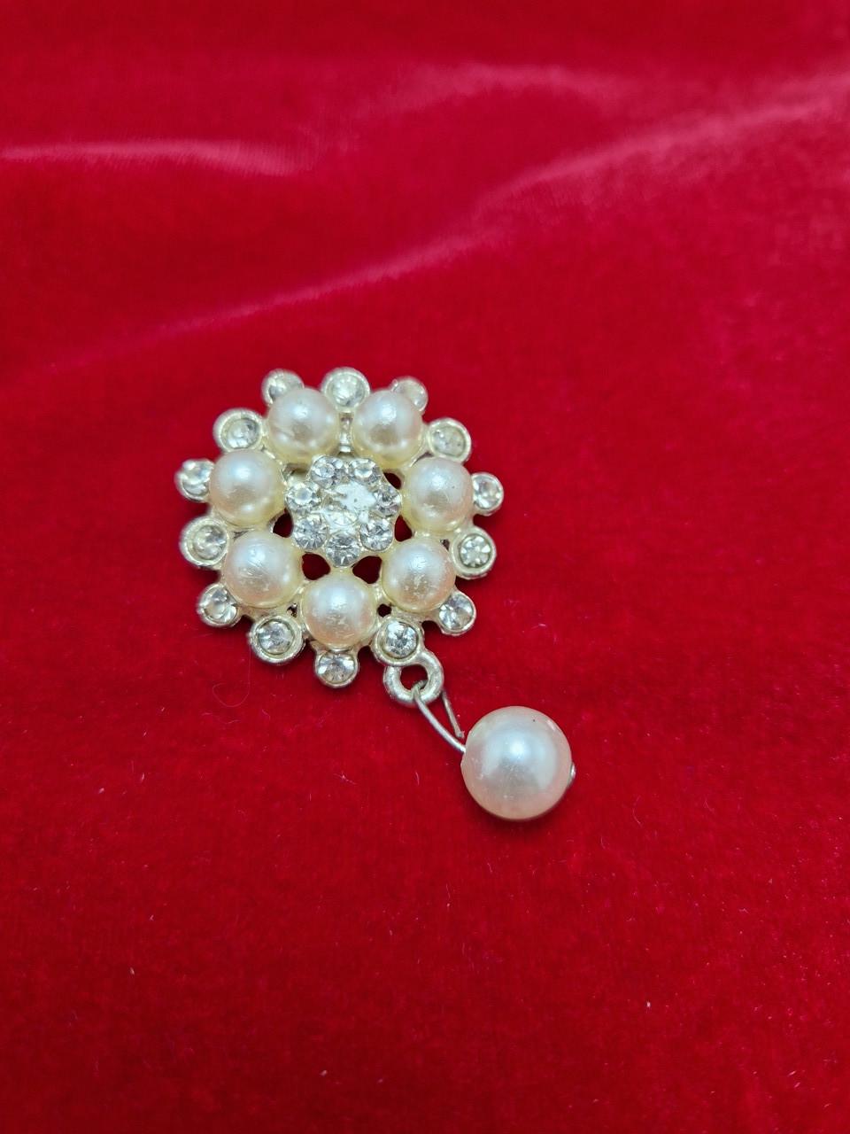 Брошь с камнями и бусинами Серебристый (2025659396) Брошь с камнями и бусинами Серебристый (2025659396)