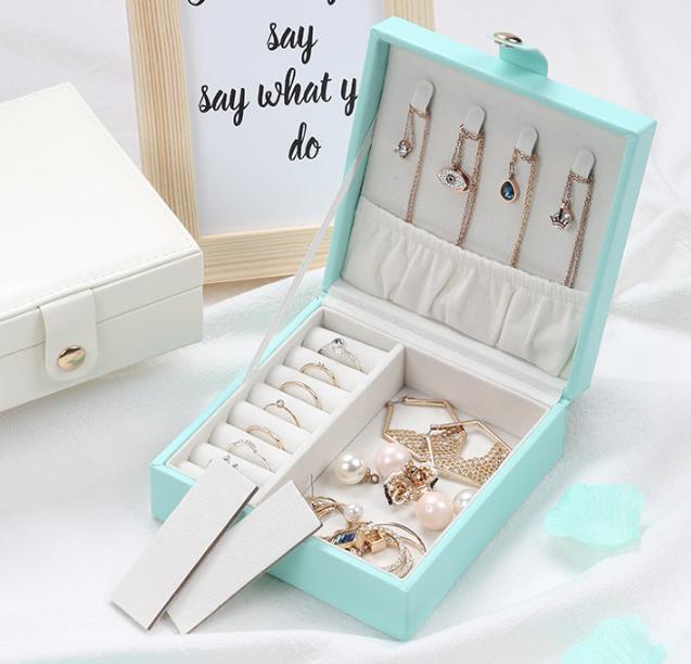 Шкатулка для украшений компактная из экокожи 12х12х5 см Голубой (ШДД-11-1) - фото 4 Шкатулка для украшений компактная из экокожи 12х12х5 см Голубой (ШДД-11-1) - фото 4