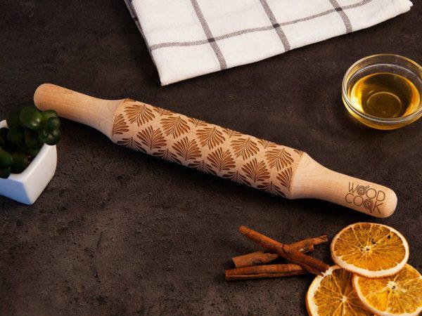 Скалка з дерева для тіста WoodPresentStudio з візерунком Пальмове листя