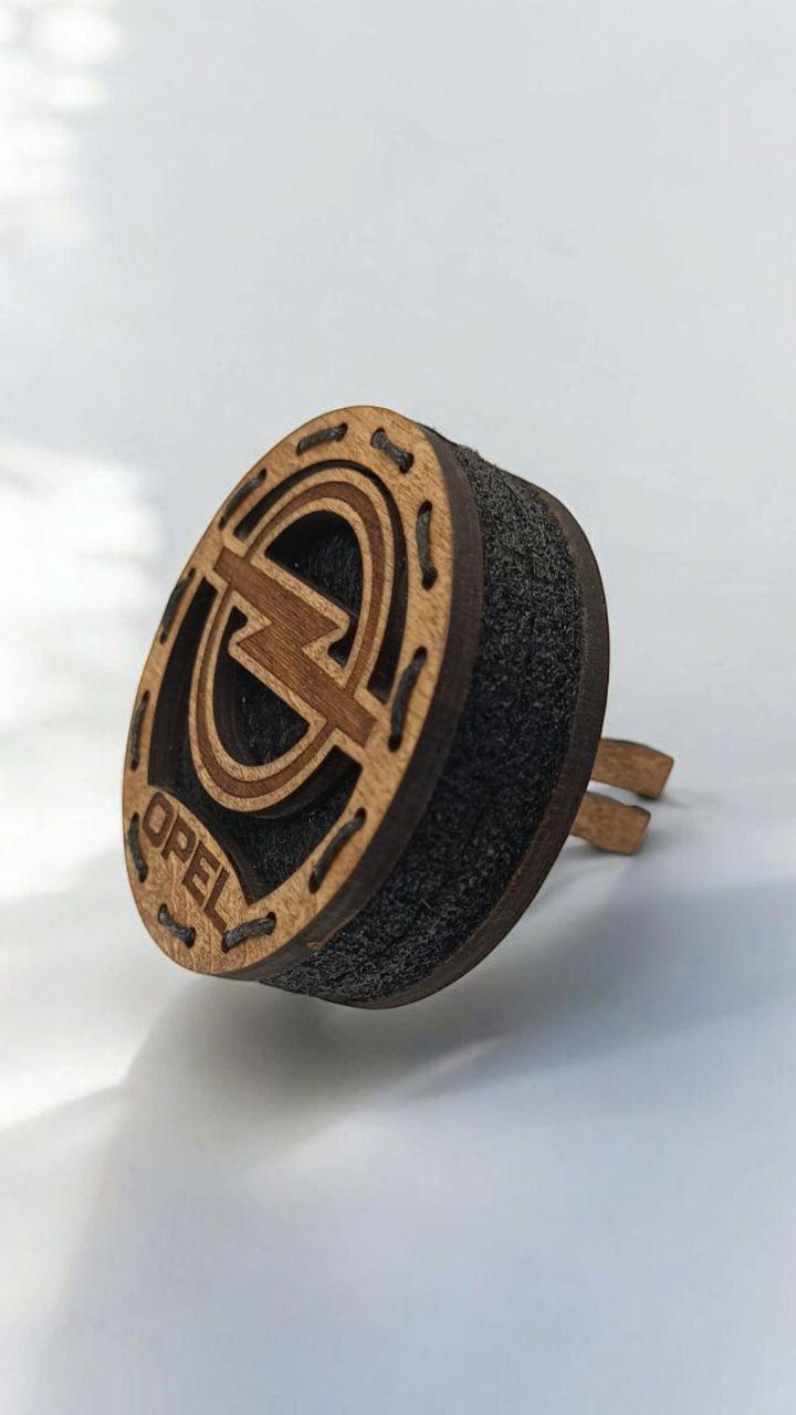 Ароматизатор в дифлектор для авто Opel з дерева та войлока та аромапарфюм 5 мл (81) - фото 4 Ароматизатор в дифлектор для авто Opel з дерева та войлока та аромапарфюм 5 мл (81) - фото 4