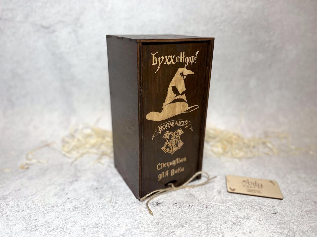 Бокал для вина Bohemiа с гравировкой "Бухля" в деревянной коробочке "Буххиндор" 580 мл Палисандр (1417) - фото 2