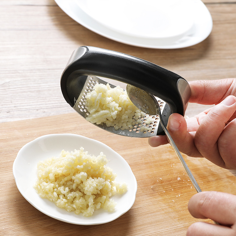 Прес для часнику Garlic press з ручкою 10,5х7х5 см Чорний - фото 5