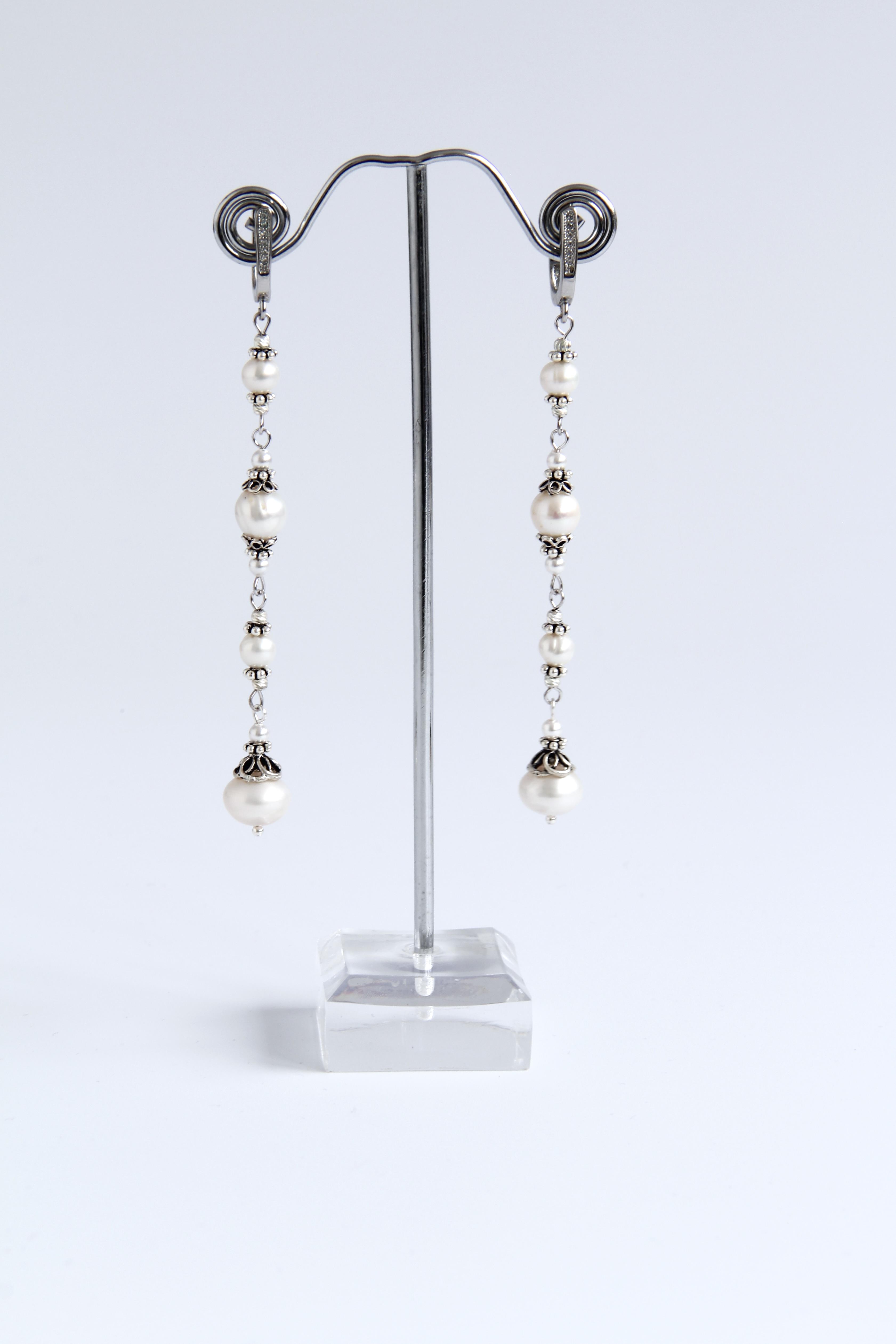 Сережки срібло довгі з білих перлів Маріанна весільні ручна робота (ER-0067)