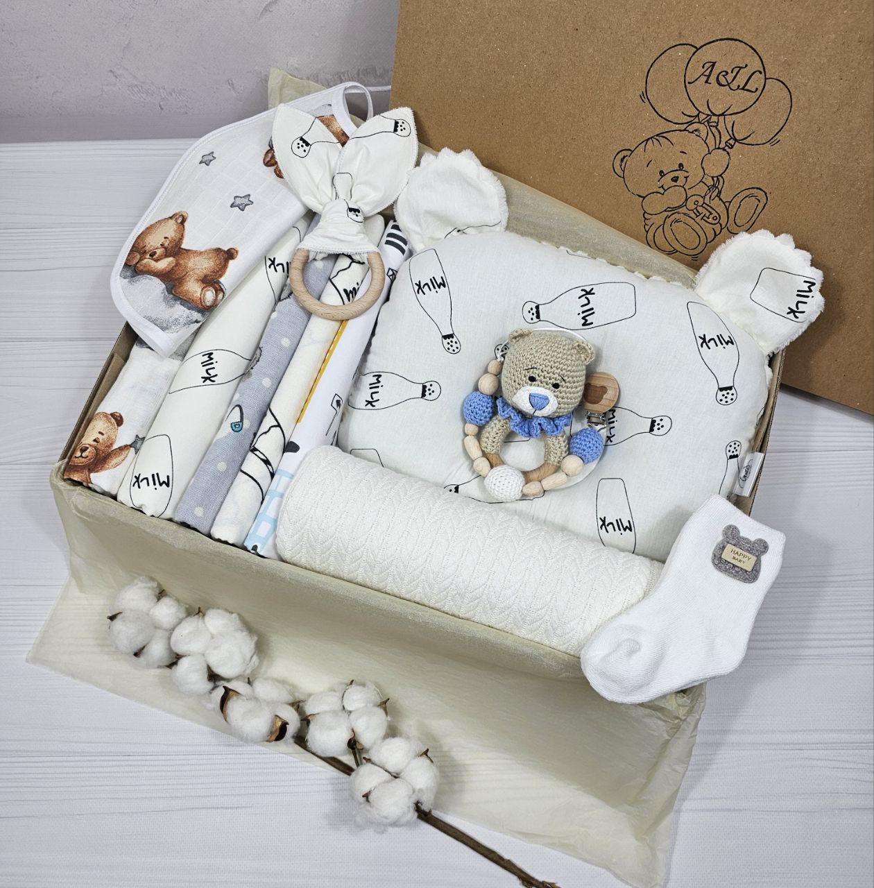 Набор подарочный для младенцев a.l.babybox Милк с пледом 12 ед. (22613974) Набор подарочный для младенцев a.l.babybox Милк с пледом 12 ед. (22613974)