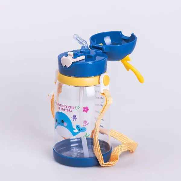 Пляшка для води дитяча на ремінці з трубочкою для спорту та школи 550 мл Синій (6765) - фото 2 Пляшка для води дитяча на ремінці з трубочкою для спорту та школи 550 мл Синій (6765) - фото 2