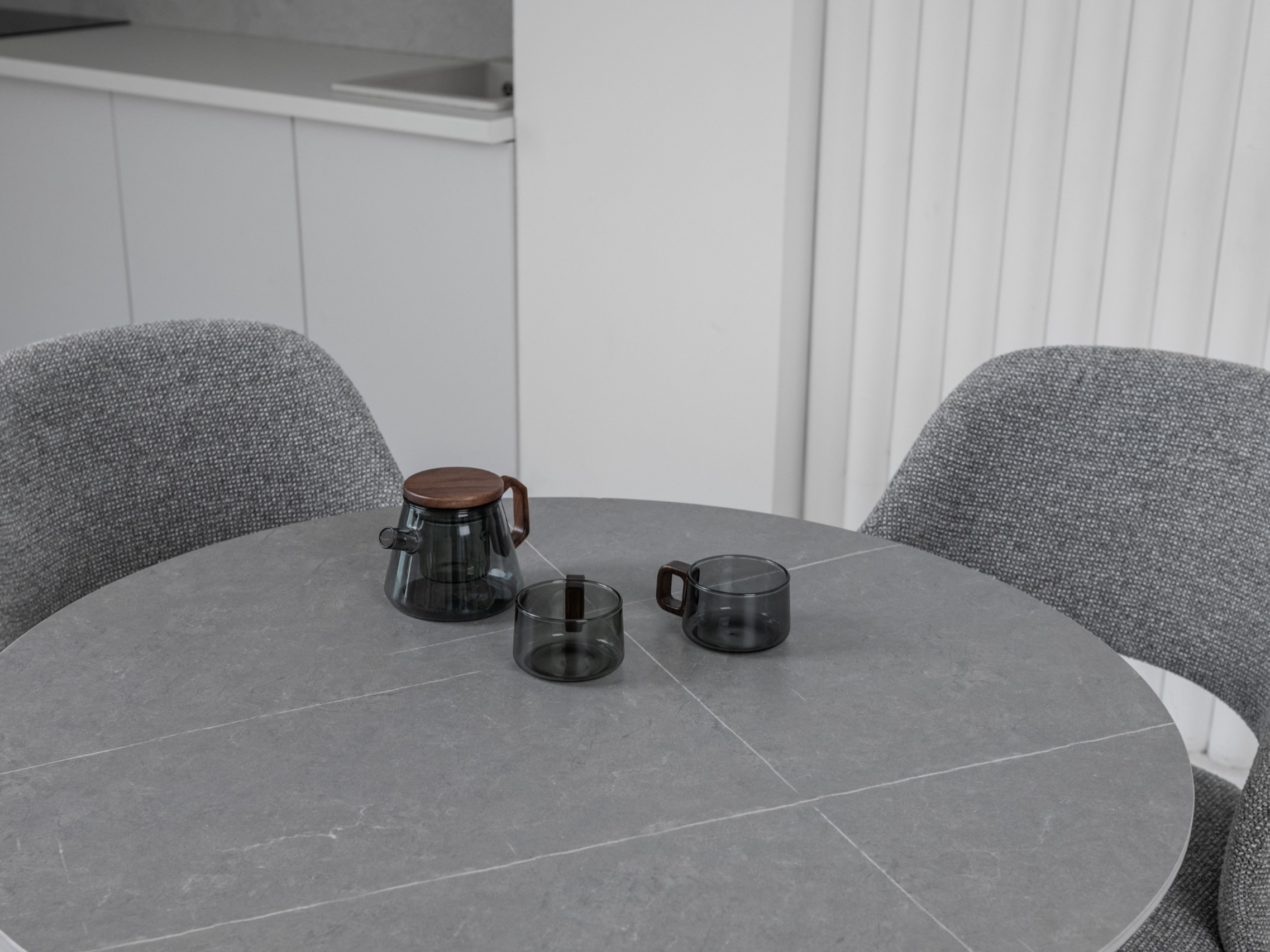 Обеденный стол круглый Vetro Mebel T-325 900/760 мм Айс грей/Черный (28830738) - фото 7 Обеденный стол круглый Vetro Mebel T-325 900/760 мм Айс грей/Черный (28830738) - фото 7