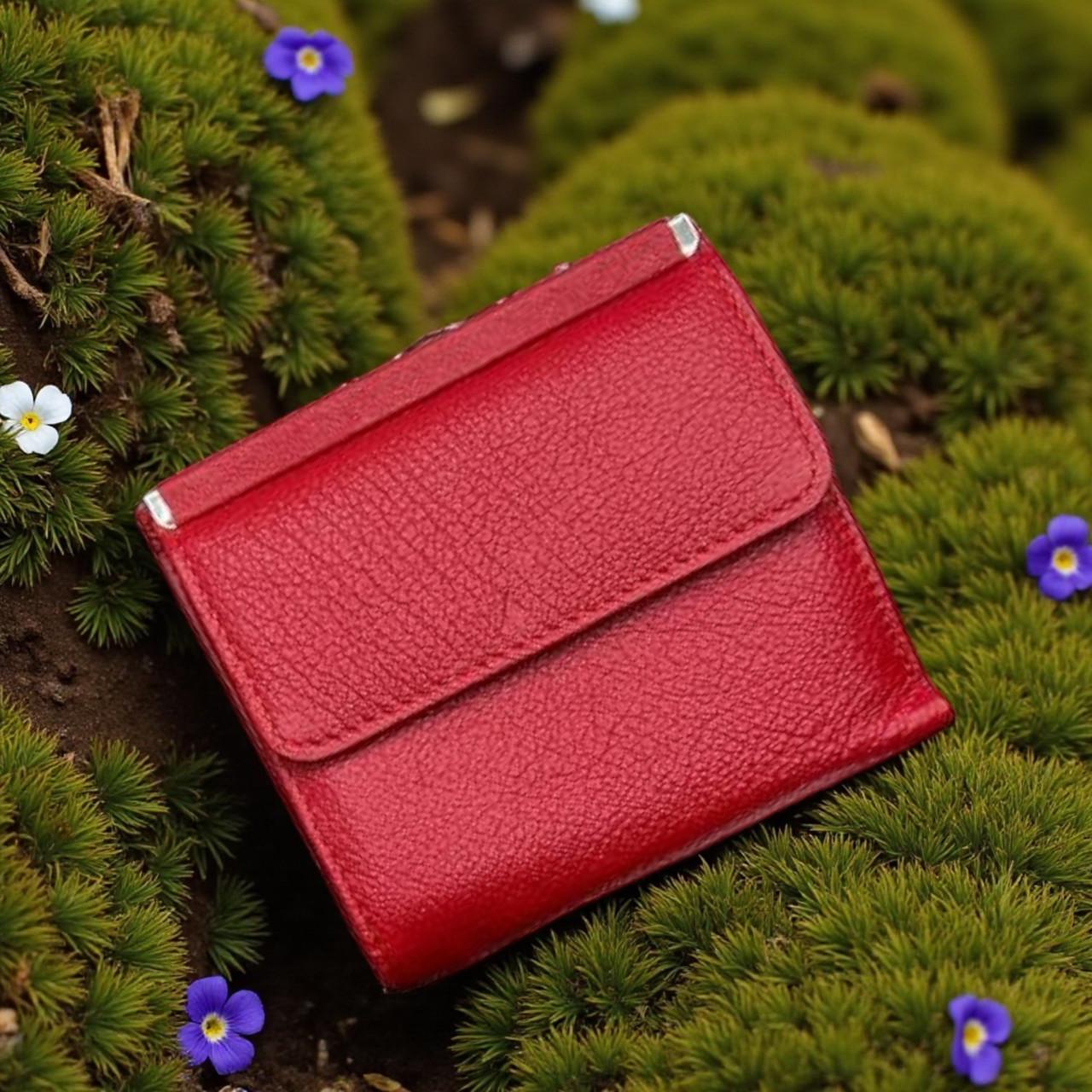 Кошелек женский маленький из натуральной кожи на магните в коробке 10,5х10 см Красный