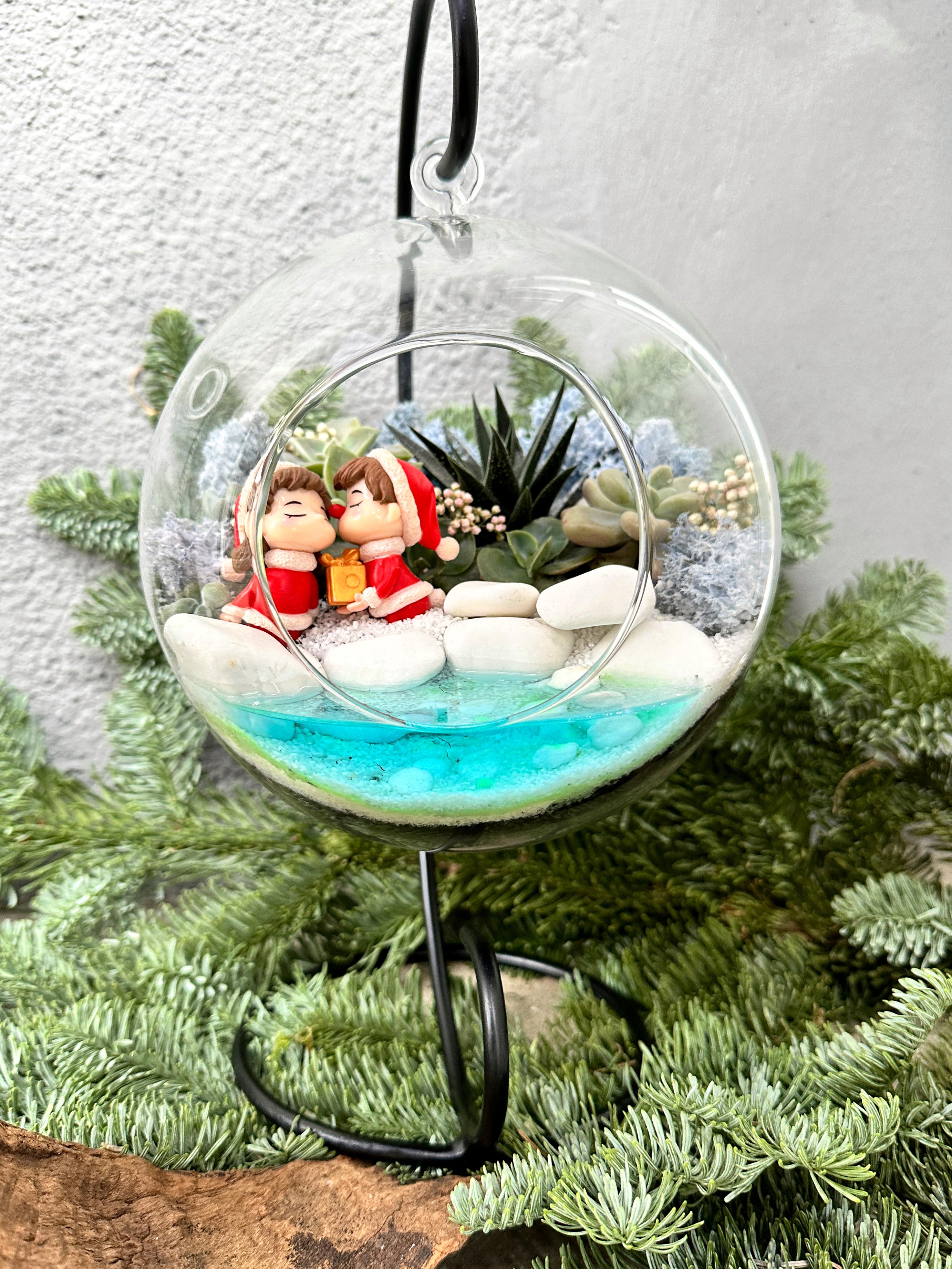 Флорариум Влюбленная парочка в шаре с суккулентом и водоемом 15х23 см