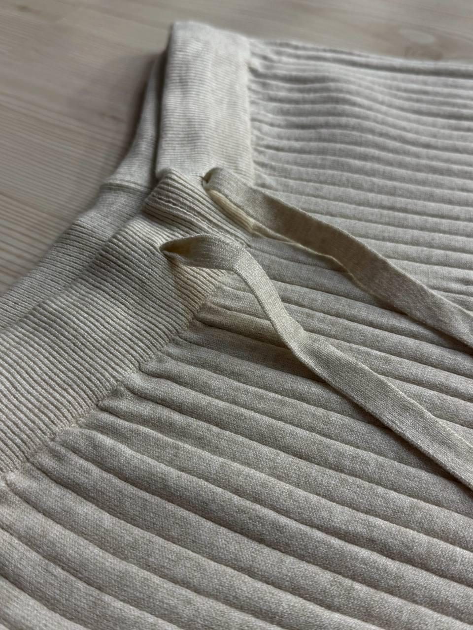 Костюм женский Joy One 376 вязаный в рубчик с кофтой на молнии и брюками палаццо OS Бежевый (5599) - фото 6 Костюм женский Joy One 376 вязаный в рубчик с кофтой на молнии и брюками палаццо OS Бежевый (5599) - фото 6