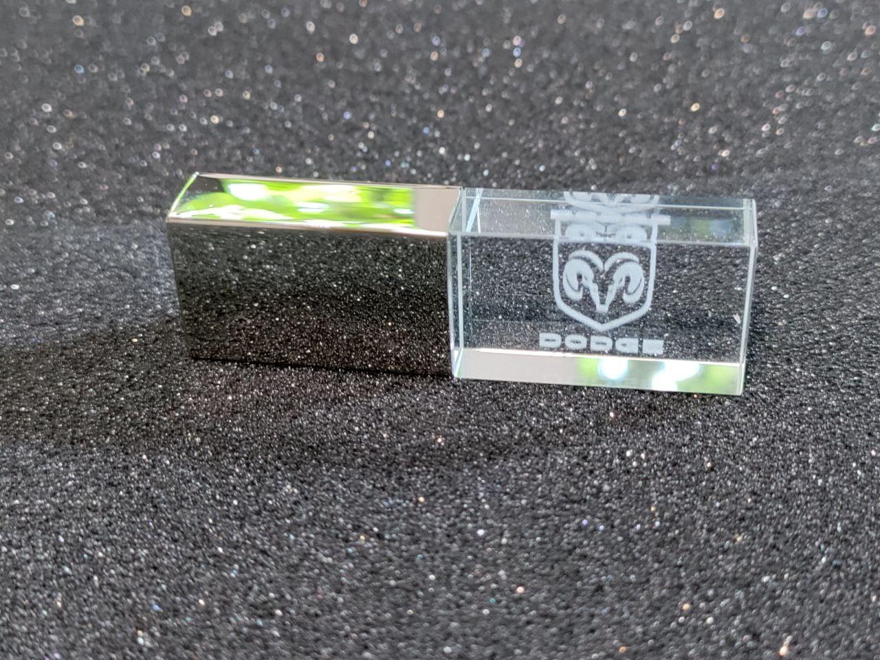 Флешка з логотипом Dodge 32 ГБ (1939792634)