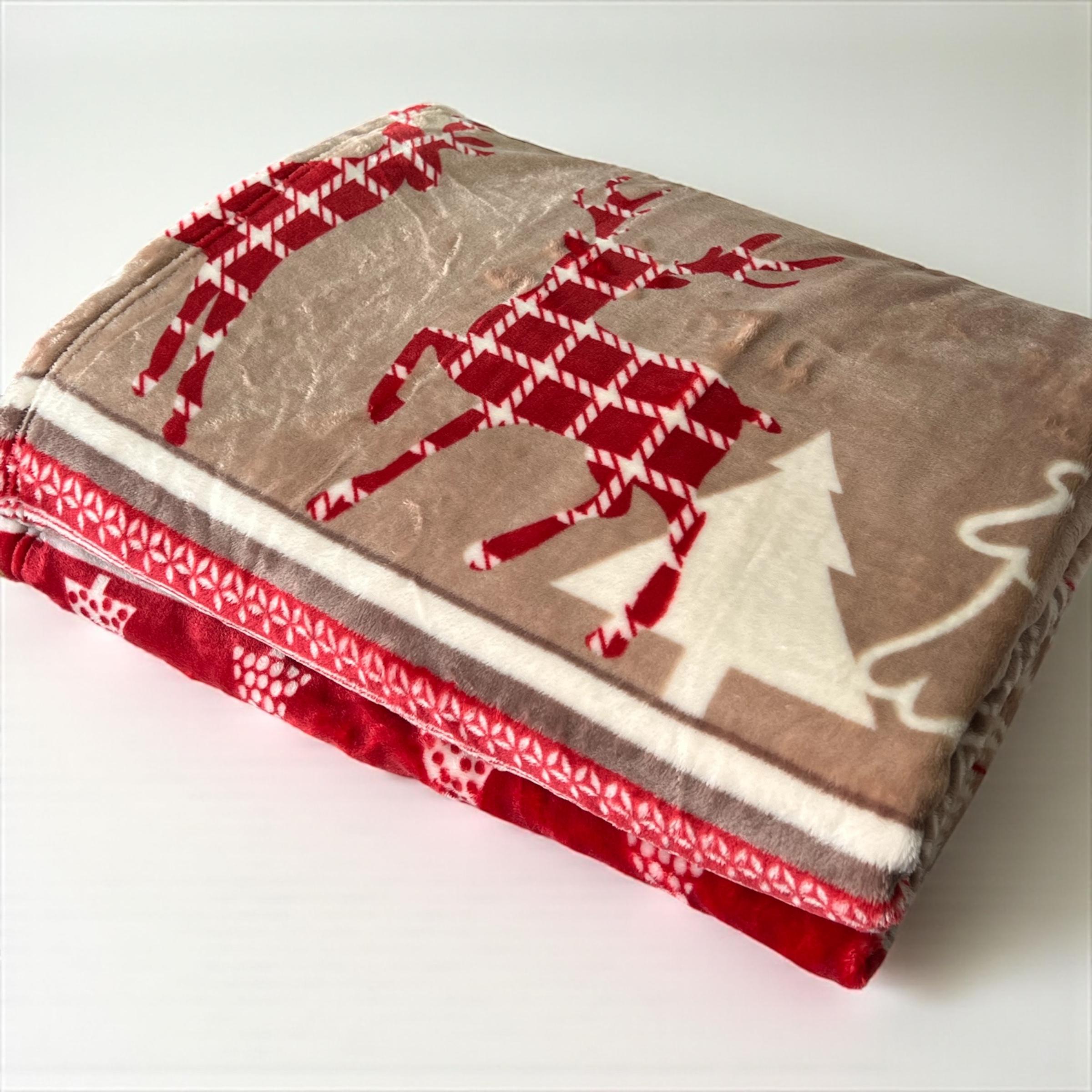 Плед з оленями теплий новорічний 200х215 см Бежевий (2342412137) - фото 1 Плед з оленями теплий новорічний 200х215 см Бежевий (2342412137) - фото 1