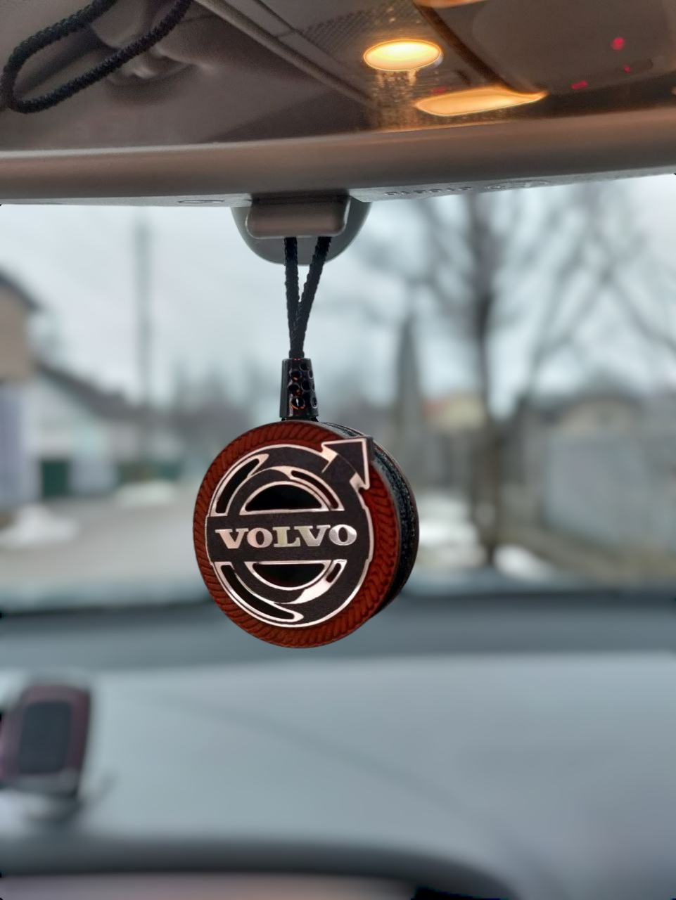 Ароматизатор-подвеска для авто Volvo с эффектом переливания (2118764429)