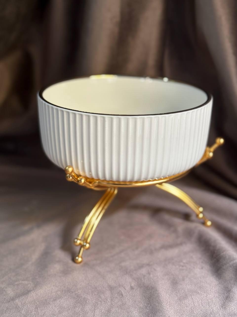 Салатница YIWU LB-1568G фарфоровая на металлической подставке 16 см Белый с золотистым (30104710)