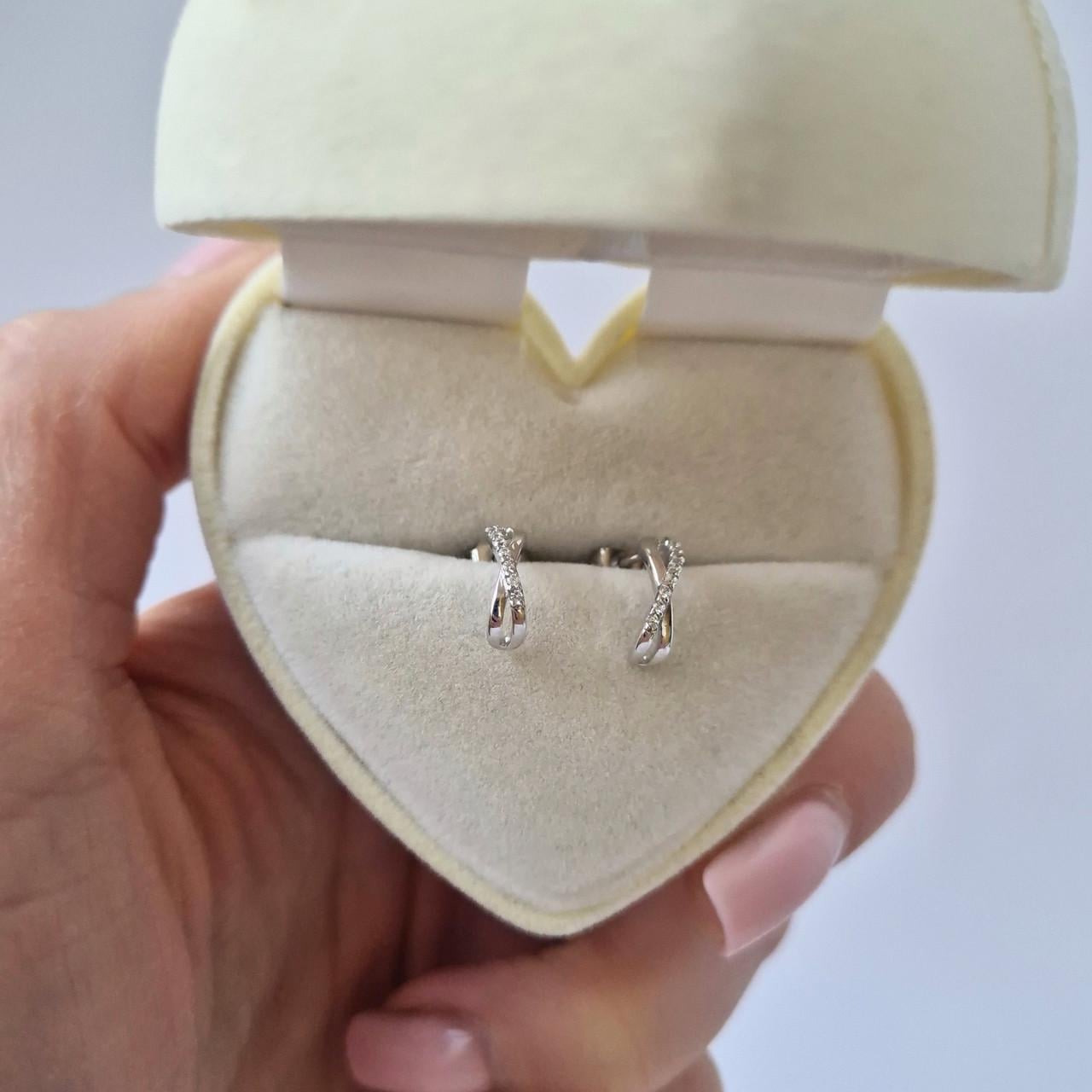 Серебряные серьги гвоздики на фиксаторах в камнях серебро 925 пробы родованное Белый 0,96 г (лк0371р)