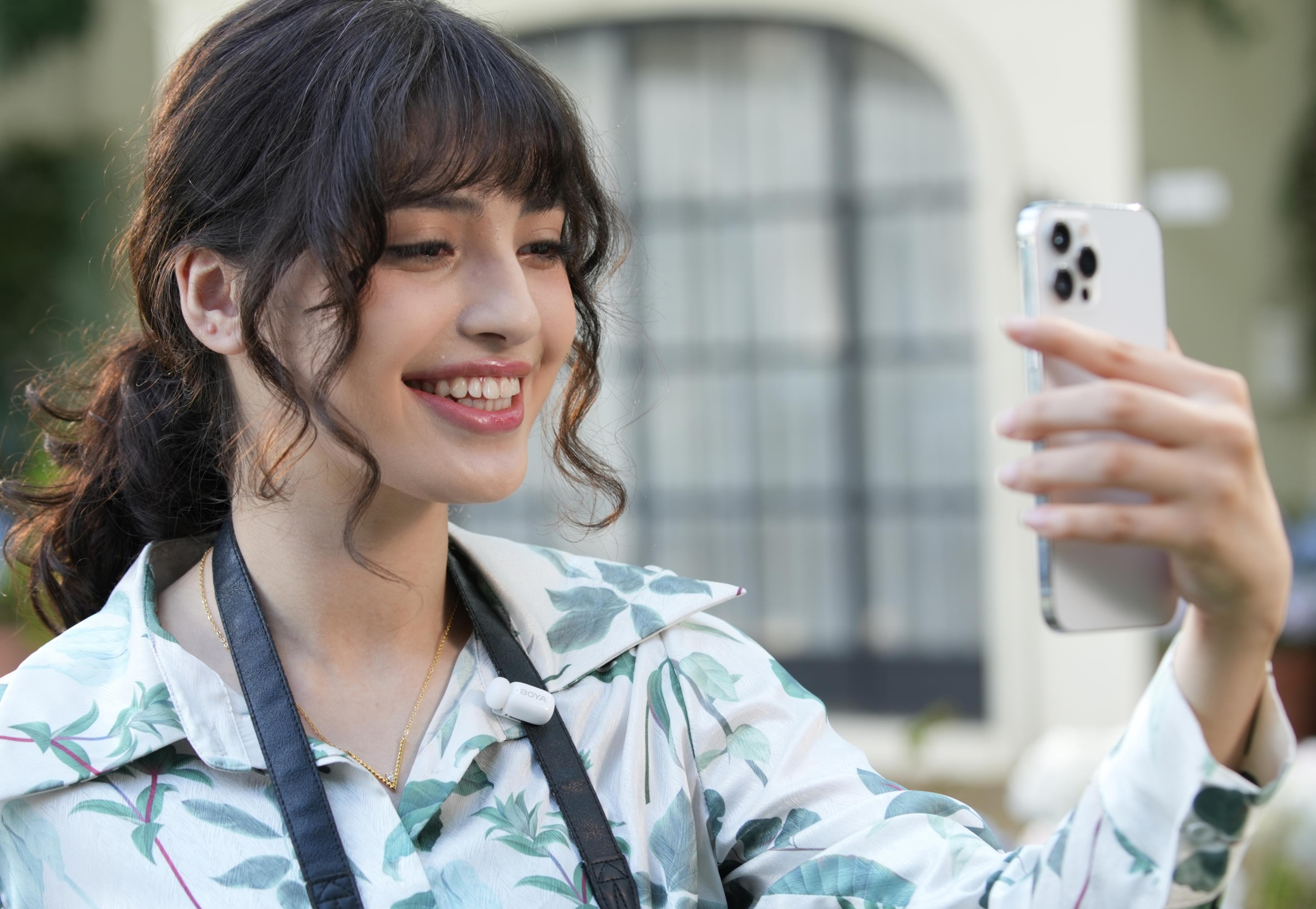 Микрофон петличный Boya mini COMBO Lightning+Type C 2 шт. White (50046) - фото 4 Микрофон петличный Boya mini COMBO Lightning+Type C 2 шт. White (50046) - фото 4