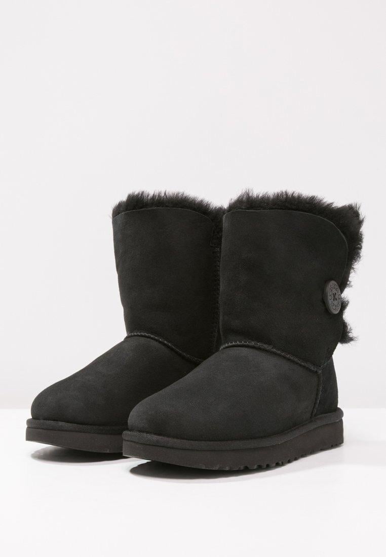 Угги женские UGG Bailey Button II р. 36 Черный (1016223) - фото 2 Угги женские UGG Bailey Button II р. 36 Черный (1016223) - фото 2