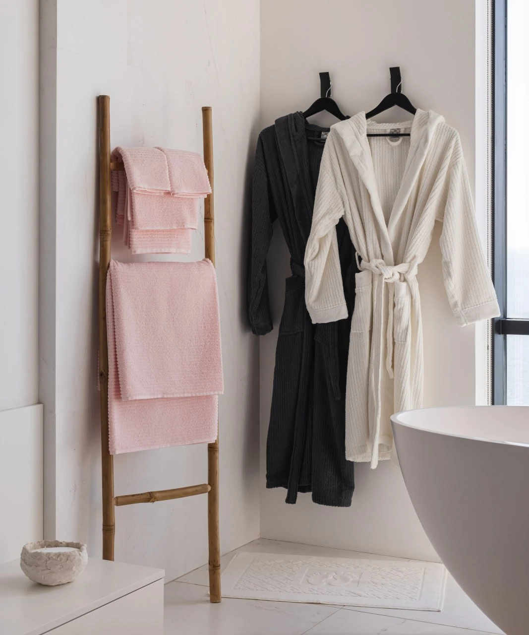 Набор халатов махровых HYGG S-M/2XL-3XL и полотенца 30х50 см 2 шт./50х90 см 2 шт./70х140 см/90х150 см Розовый (392837)