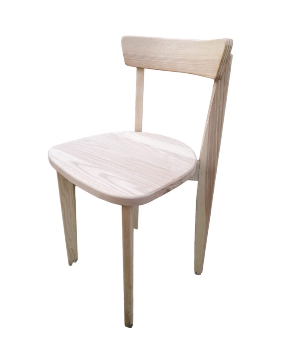 Удобный деревянный стул со спинкой 