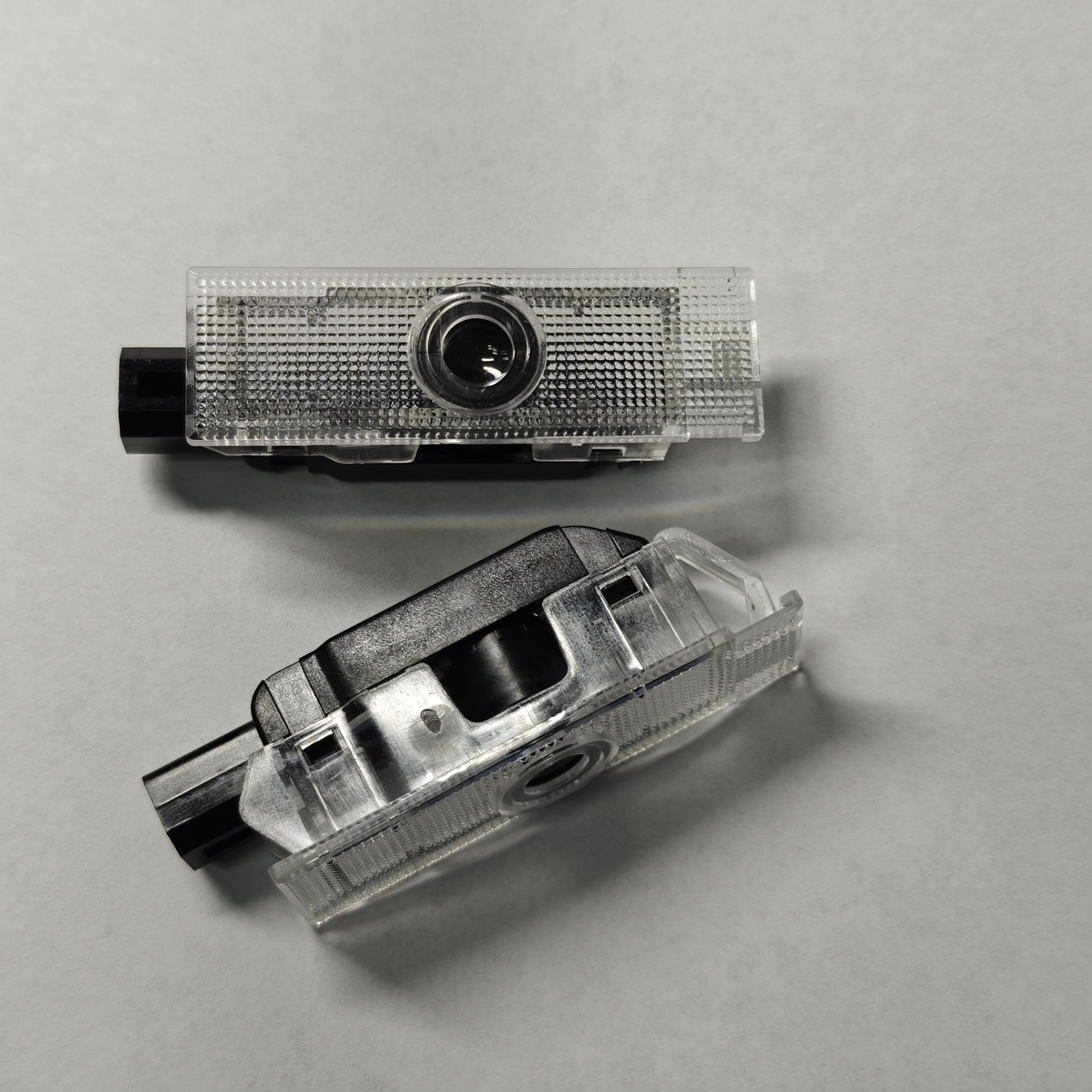 Подсветка светодиодная штатная на двери автомобиля с логотипом ALFA ROMEO (2175775513) - фото 3 Подсветка светодиодная штатная на двери автомобиля с логотипом ALFA ROMEO (2175775513) - фото 3