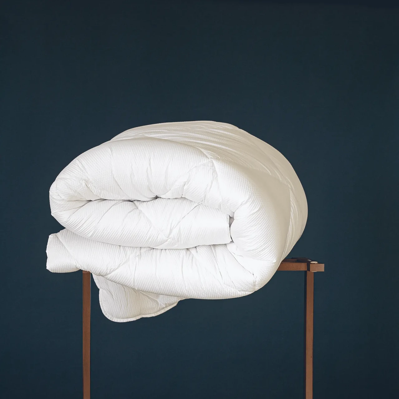 Одеяло демисезонное Huggy двухспальное с ультратонким пуховым наполнителем 180х210 см